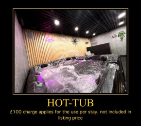 Penthouse Style Luxury 2 Bedroom House has Hot-Tub, extra fees apply